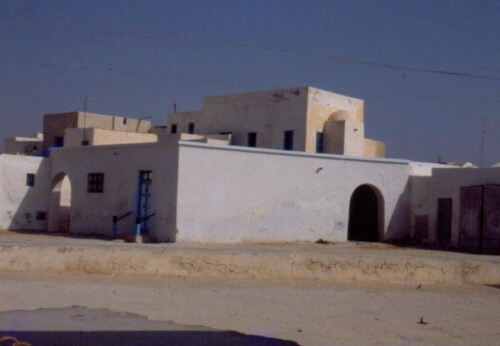 Vue extérieure de la synagogue de la Ghriba